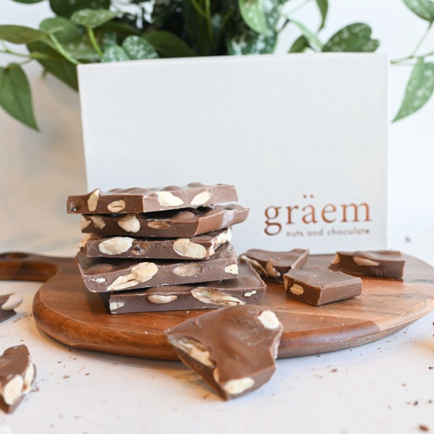 ALMOND チョコレート ベッカム Milk Chocolate Cinnamon Almond Bark – Gräem Nuts and Chocolate